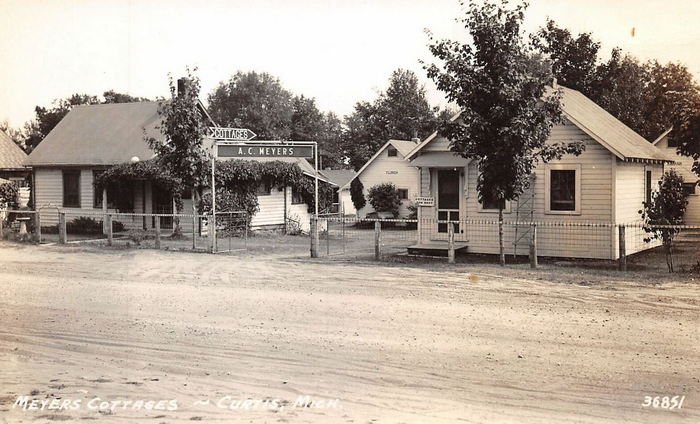 Curtis - Vintage Postcard